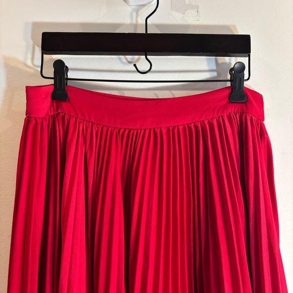 OLIVACEOUS Sz M Pleated Red Maxi Dress Unlined Zipper Closure Very Long Skirt - Picture 2 of 9